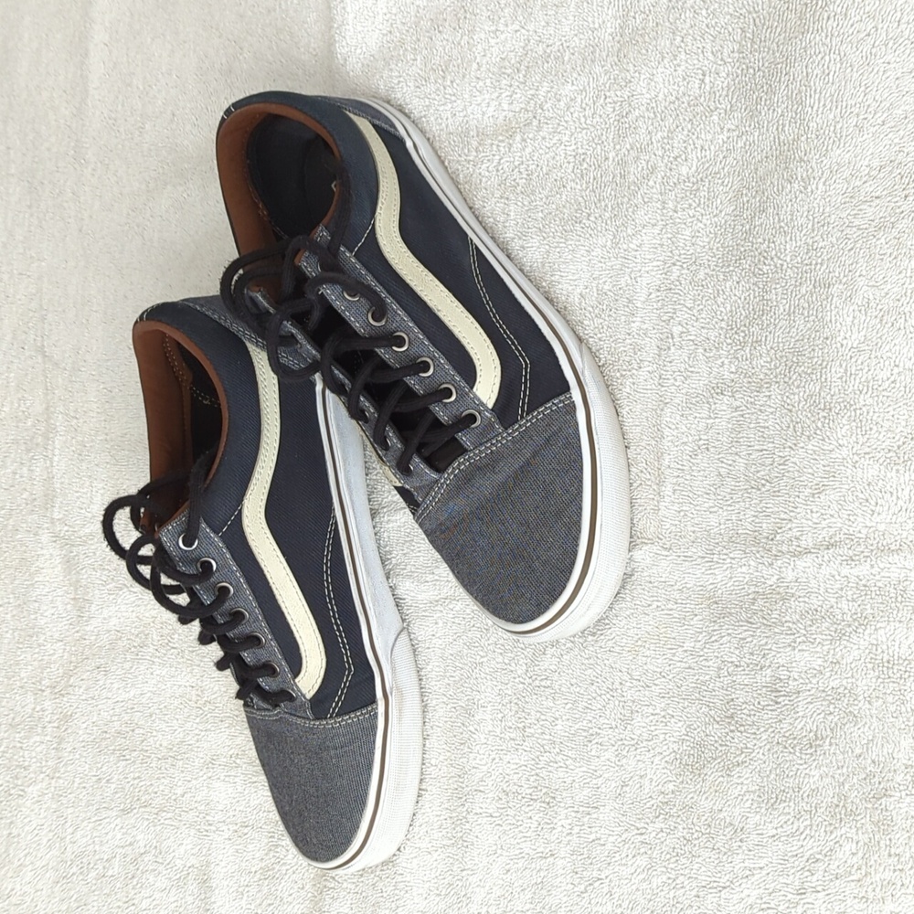 Vans lace up old skool shoes
